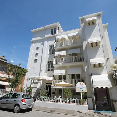 Hotel Belvedere Spiaggia Римини Экстерьер фото