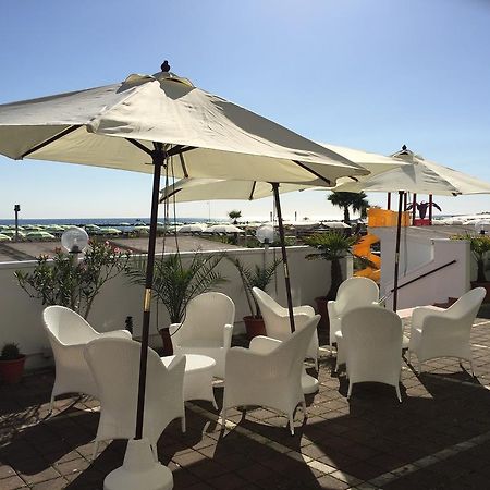 Hotel Belvedere Spiaggia Римини Экстерьер фото