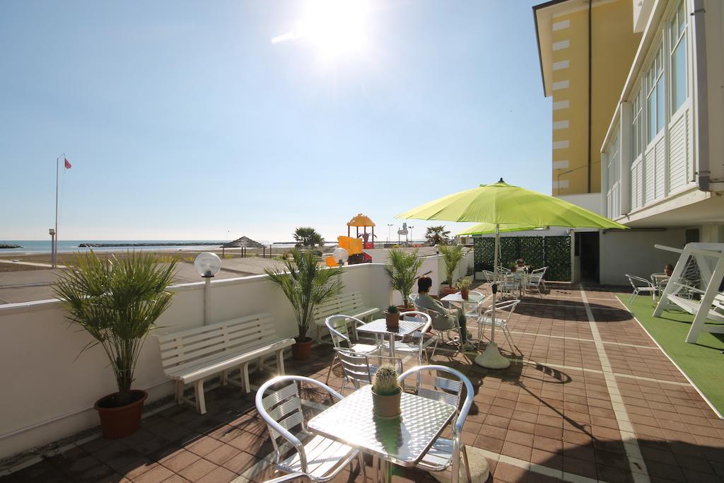 Hotel Belvedere Spiaggia Римини Экстерьер фото