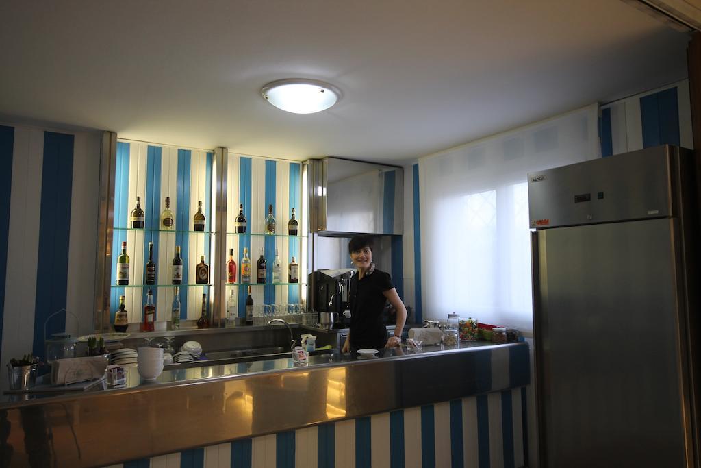 Hotel Belvedere Spiaggia Римини Экстерьер фото