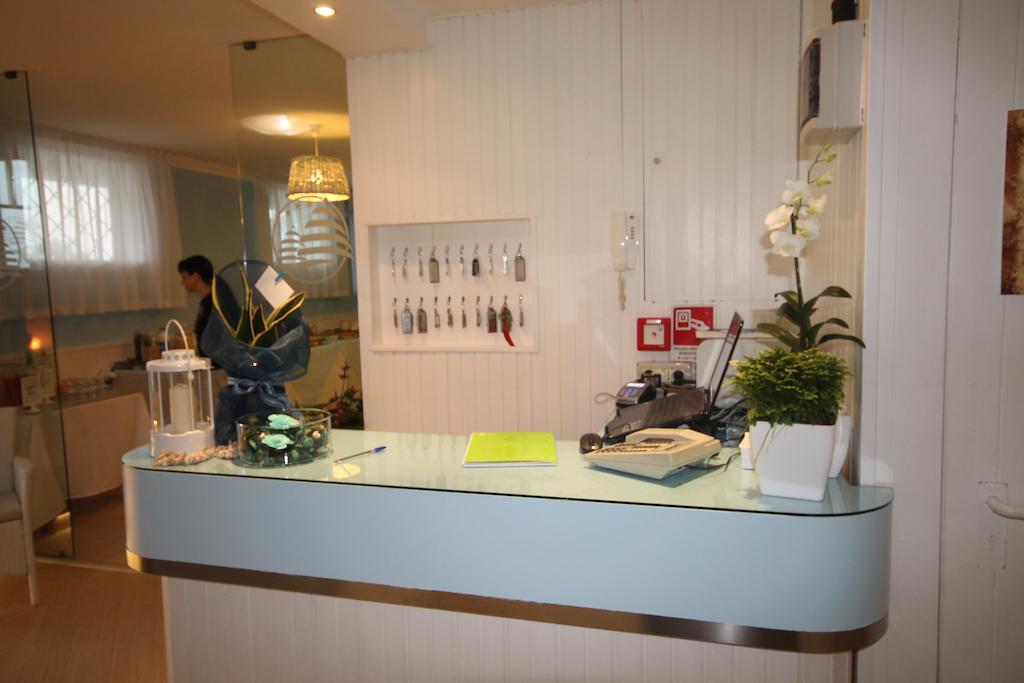 Hotel Belvedere Spiaggia Римини Экстерьер фото