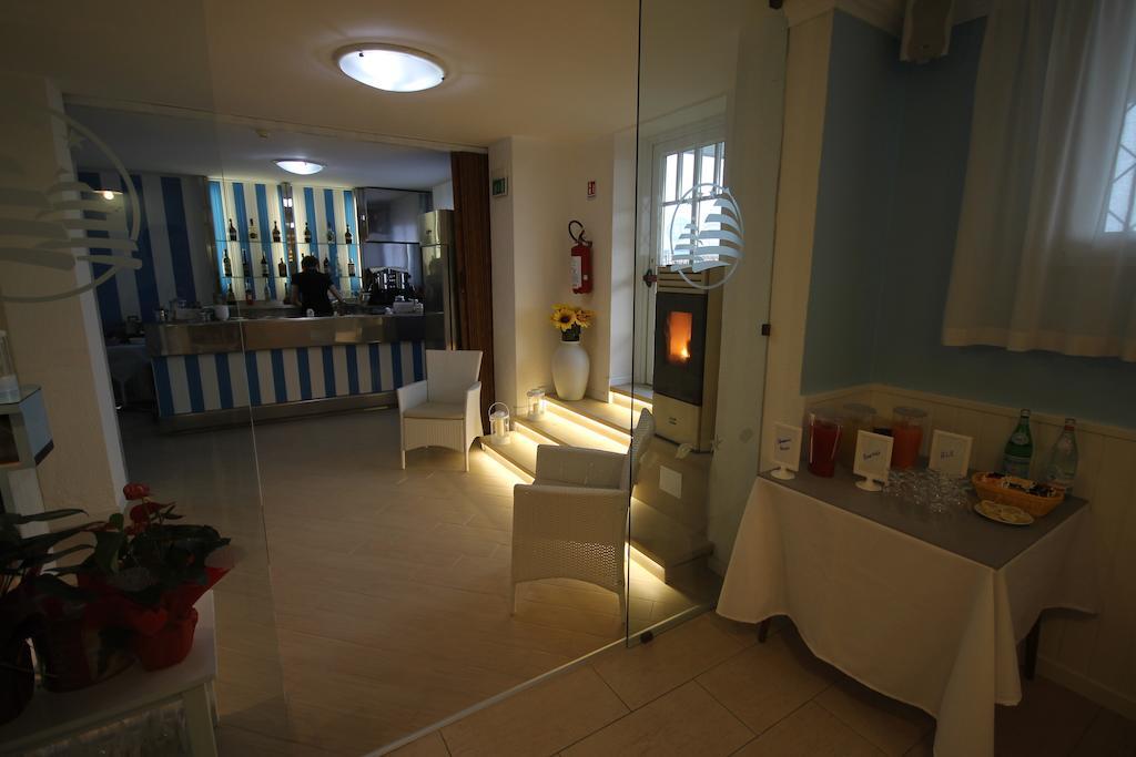 Hotel Belvedere Spiaggia Римини Экстерьер фото