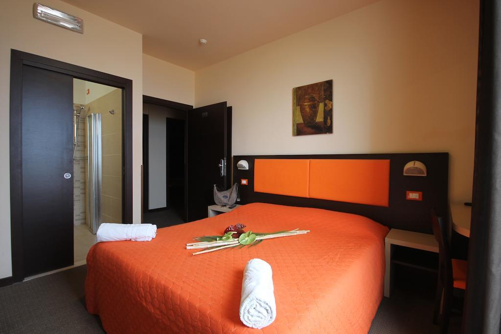 Hotel Belvedere Spiaggia Римини Номер фото
