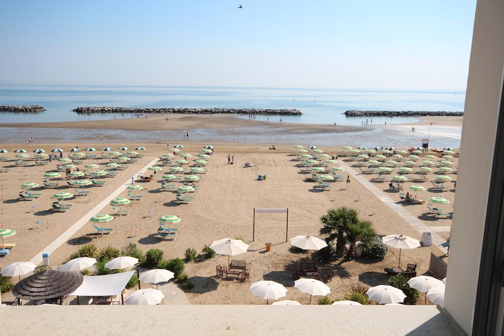 Hotel Belvedere Spiaggia Римини Экстерьер фото