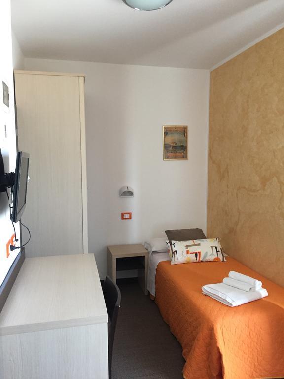 Hotel Belvedere Spiaggia Римини Экстерьер фото