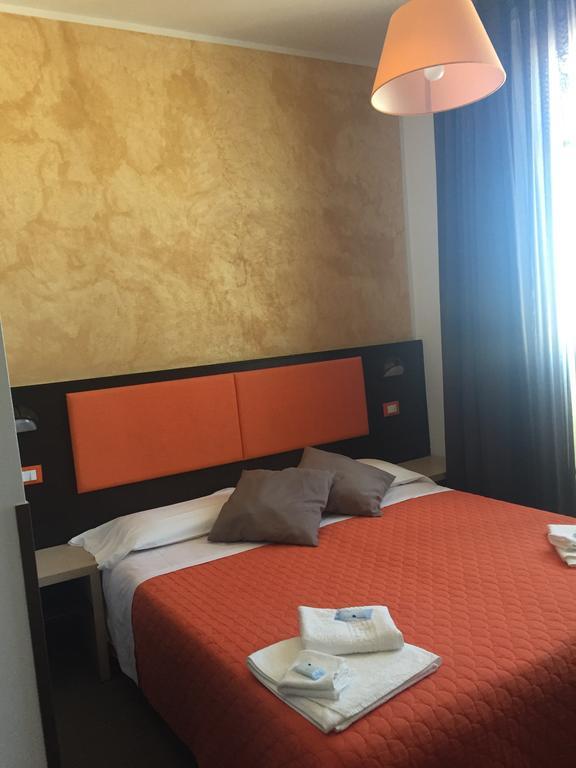 Hotel Belvedere Spiaggia Римини Экстерьер фото