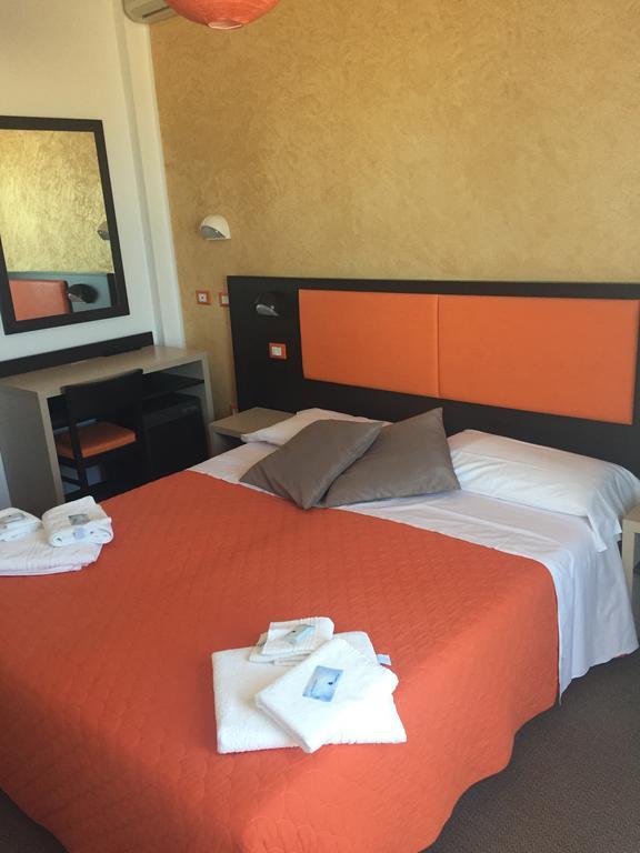 Hotel Belvedere Spiaggia Римини Экстерьер фото