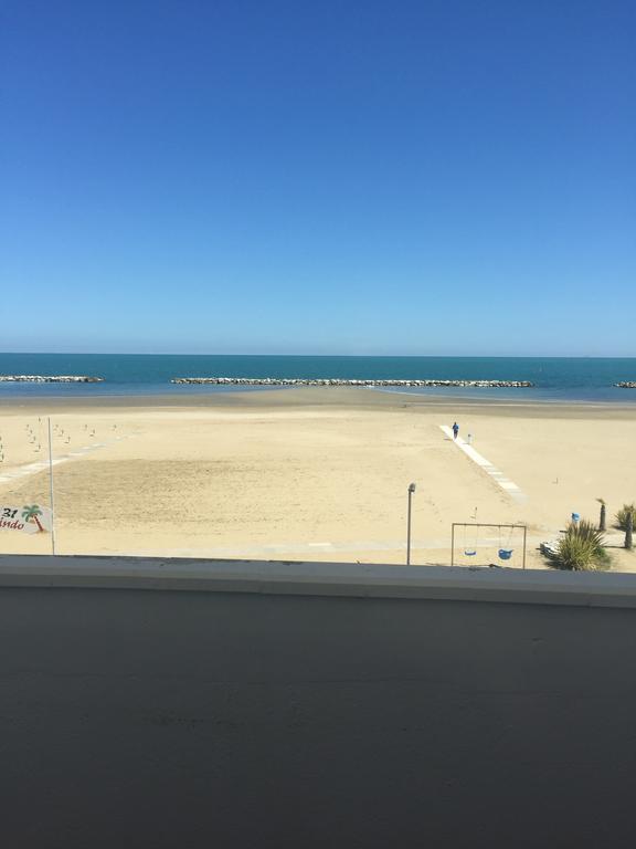 Hotel Belvedere Spiaggia Римини Экстерьер фото