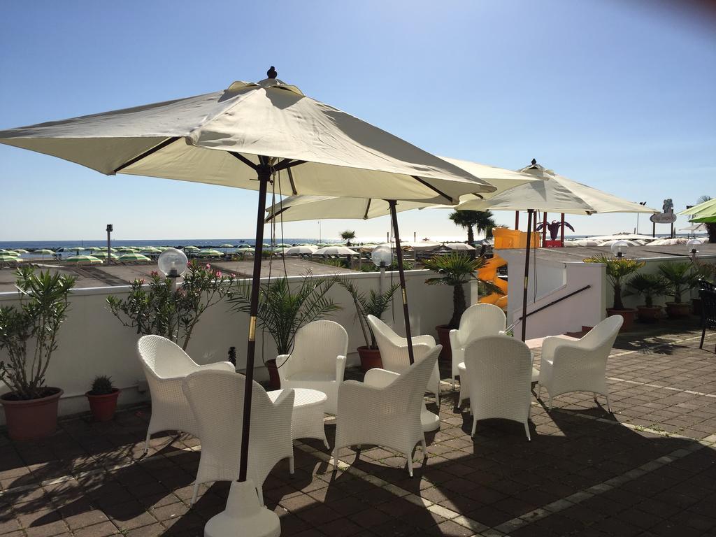 Hotel Belvedere Spiaggia Римини Экстерьер фото